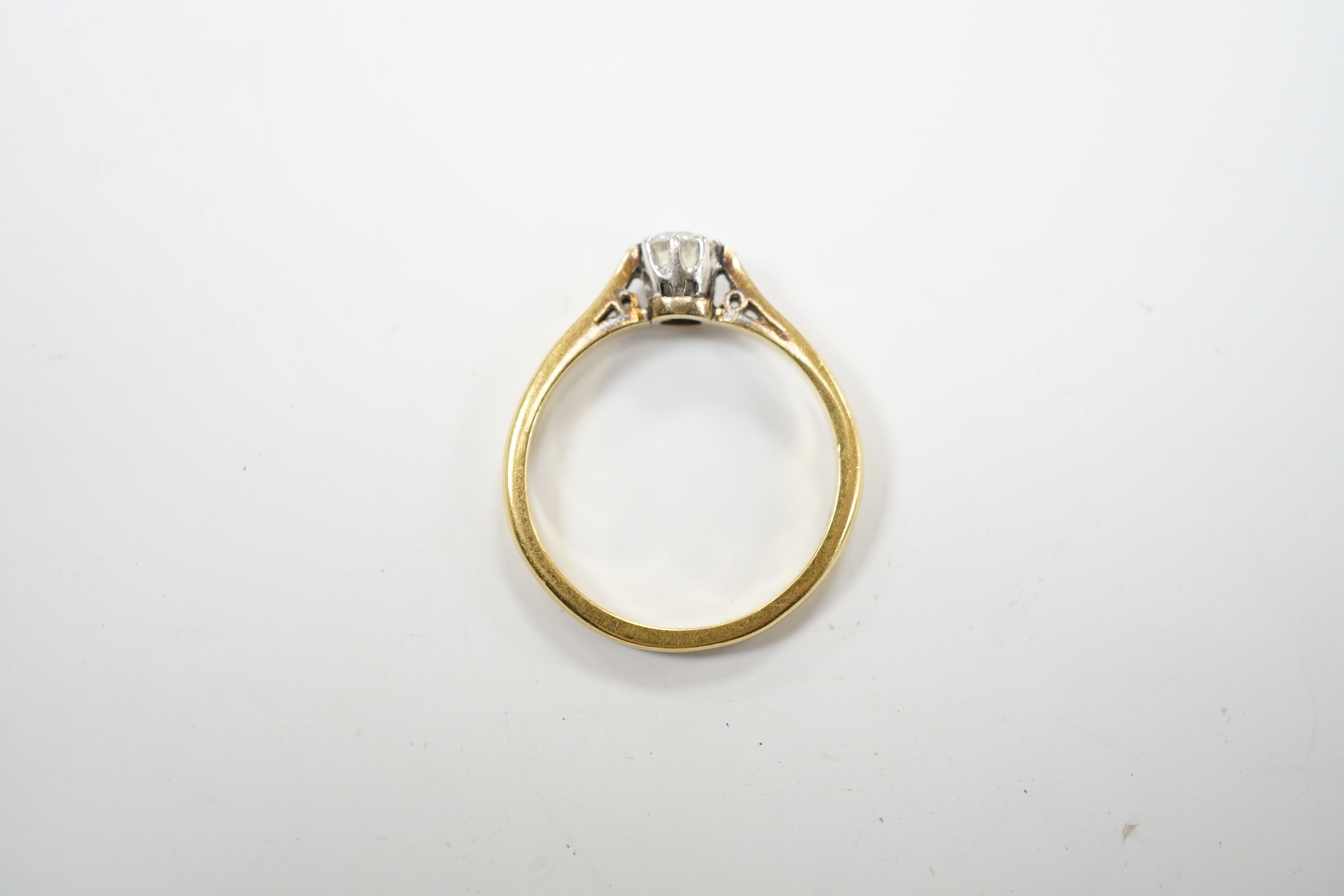 An 18ct, plat and solitaire diamond ring, size O, gross weight 3.1 grams.